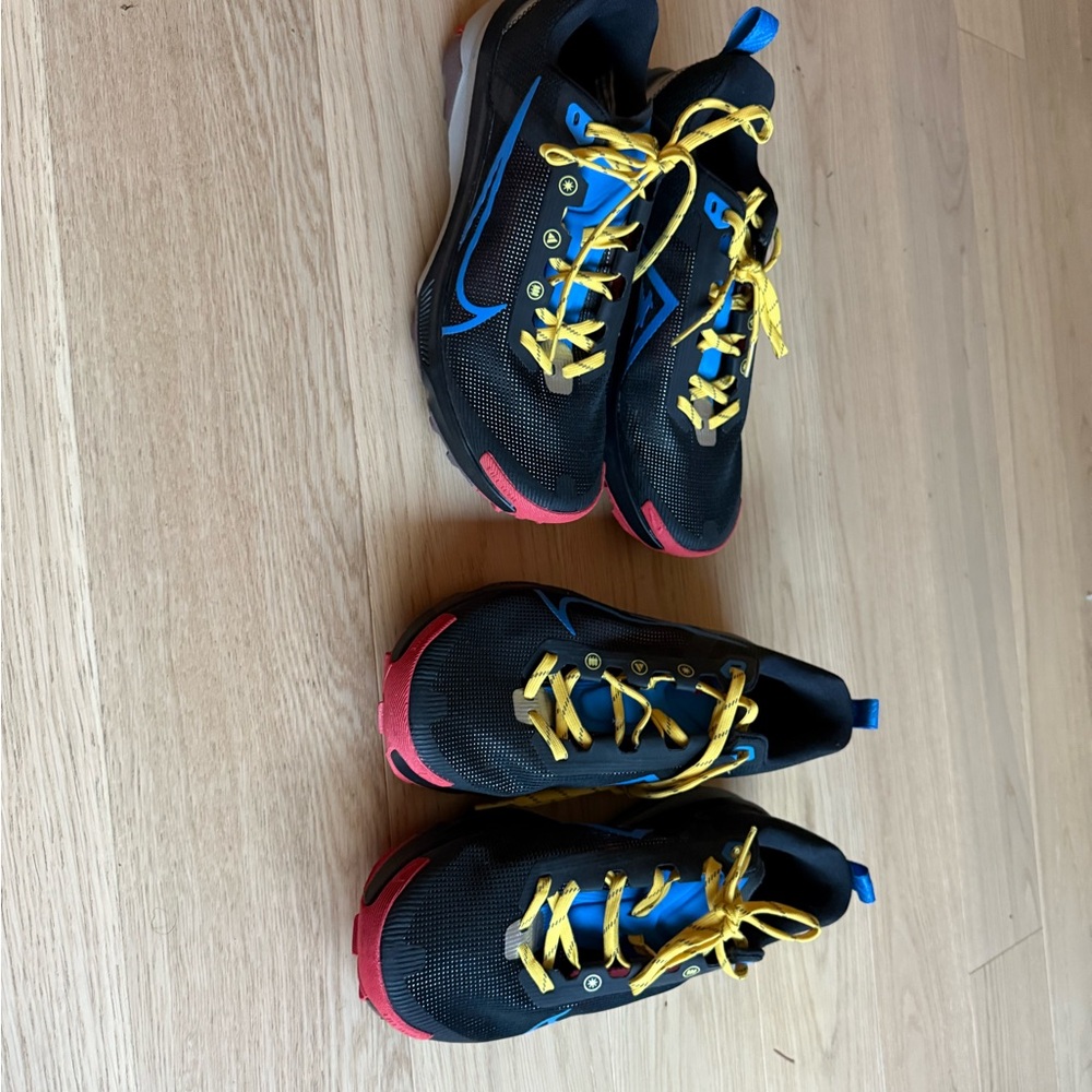 2 Pairs Women’s Nike shoes